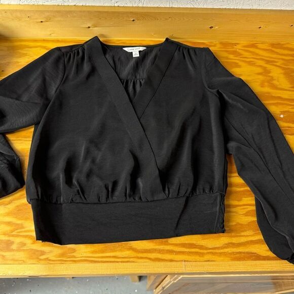 Nine West Long Sleeve Surplice Blouse with banded bottom. Size small- NEW! - Picture 8 of 12